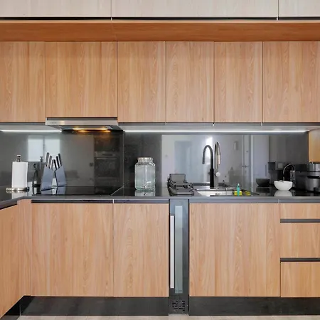 Luxury Penthouse Apartment *